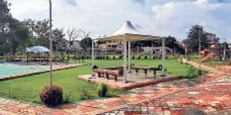 राष्ट्रगीत-राष्ट्रगान का सामूहिक गान आज मंत्रालय के पटेल पार्क में