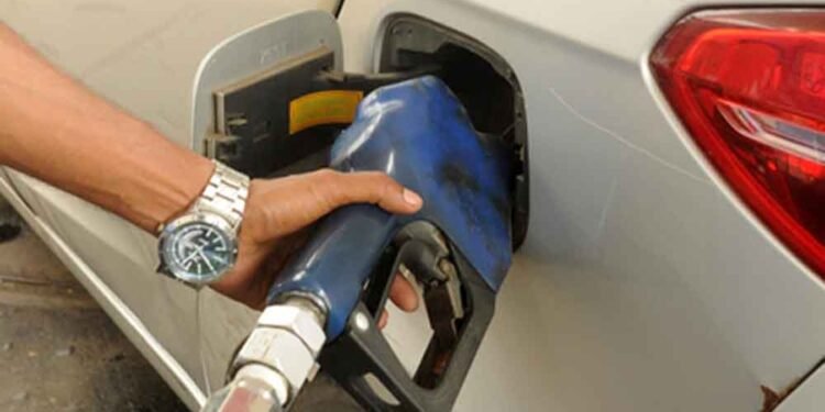 होर्मुज जलडमरूमध्य से पहली खेप रवाना, पेट्रोल-डीजल की कीमतों पर नहीं पड़ेगा असर