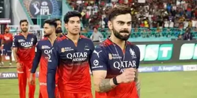 स्वास्तिक चिकारा का तूफान: 21 छक्कों के साथ ठोके 195 रन, टीम ने बनाया 300+ स्कोर