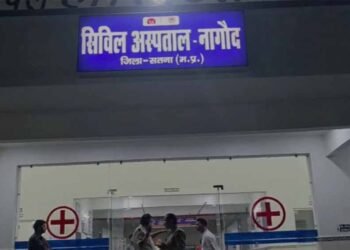 सतना में खूनी रंजिश: पैरोल पर फरार अपराधी ने पिता-पुत्र पर बरसाईं गोलियां, पिता की मौत