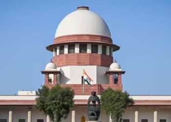 CM पर धमकाने का आरोप, महिला पहुंची सुप्रीम कोर्ट; जज की टिप्पणी से बढ़ी चर्चा