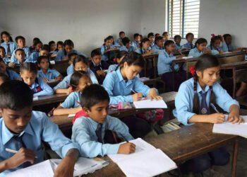 सरकारी स्कूलों में कलेक्टर समेत 162 अधिकारी करेंगे पढ़ाई, नए शैक्षणिक सत्र में होंगे बड़े बदलाव