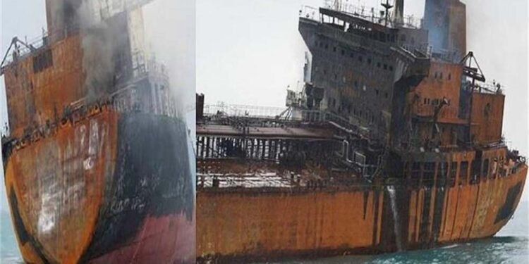 होर्मुज में धमाका: UAE तट पर जहाज पर हमला, वैश्विक तेल सप्लाई पर मंडराया संकट