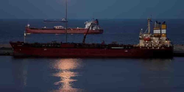 वैश्विक सप्लाई चैन का संकट, होर्मुज सहित 5 प्रमुख समुद्री मार्ग