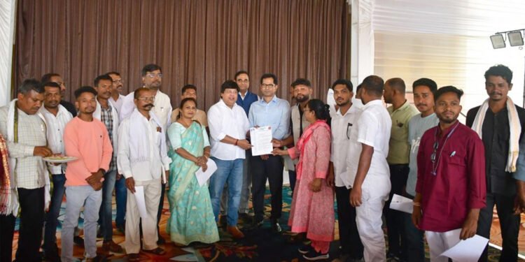 एनएमडीसी के शीर्ष नेतृत्व ने दंतेवाड़ा के पंचायत प्रमुखों से मुलाकात की, जल, बिजली और सड़कों पर कार्रवाई का दिलाया भरोसा