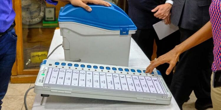 चुनावी इतिहास में पहली बार, उम्मीदवार के सामने होगी EVM की जांच; हाई कोर्ट का बड़ा आदेश