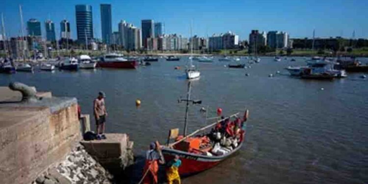 ईरान युद्ध की मार अब भारतीय समंदर तक, डीजल और एलपीजी के संकट से थमीं मछुआरों की नावें