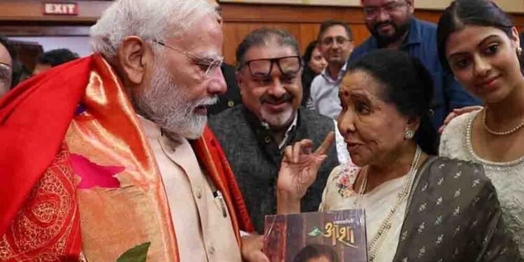 आशा भोसले के निधन की खबरों पर देशभर में शोक, राजनीतिक हस्तियों ने दी श्रद्धांजलि