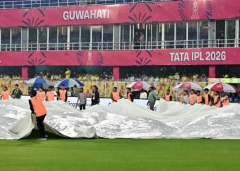 गुवाहाटी ग्राउंड स्टाफ को 25 लाख इनाम, बारिश में भी संभाला मैदान