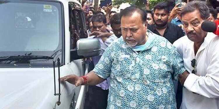 पश्चिम बंगाल के पूर्व मंत्री पार्थ चटर्जी के घर ED की रेड, SSC घोटाले में एक्शन