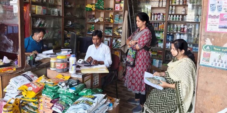 बिलासपुर : खाद वितरण में गड़बड़ी : दो दुकानों पर 21 दिन की बिक्री पर रोक, लाइसेंस निलंबित