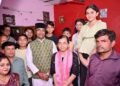 नरेला की बेटी हिमांशी ने रचा इतिहास, मंत्री सारंग ने घर पहुंचकर बढ़ाया हौसला : लैपटॉप देने का किया वादा