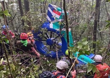 इंडोनेशिया विमान हादसा: लापता हेलीकॉप्टर का मलबा मिला, 8 लोगों की मौत