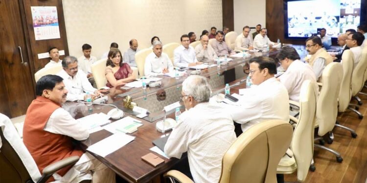 जनकल्याण के कामों में तेज़ी लायें, निरीक्षण करें, गांवों में करें रात्रि विश्राम : मुख्यमंत्री डॉ. यादव