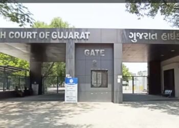 आप एक अनपढ़ आदमी हैं, अपनी शक्तियां भी नहीं जानते