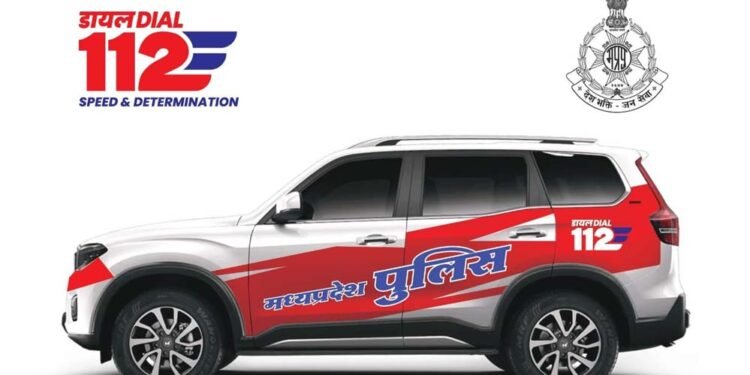 कटनी के डायल-112हीरोज: अनियंत्रित होकर पलटी यात्री बस, घायलों को त्वरित सहायता से पहुँचाया अस्पताल