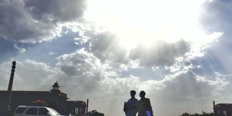 मध्य प्रदेश के 10 जिलों में भीषण गर्मी का अलर्ट, 21-23 अप्रैल तक लू का यलो अलर्ट, खजुराहो में तापमान 43 डिग्री के करीब