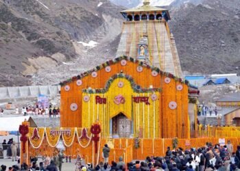 केदारनाथ यात्रा: आज सुबह 8 बजे खुलेगा केदारनाथ धाम के कपाट, भक्तों का उमड़ा भारी हुजूम