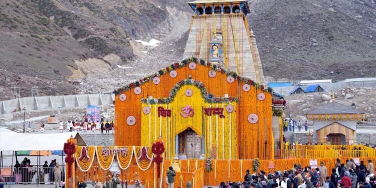 केदारनाथ यात्रा: आज सुबह 8 बजे खुलेगा केदारनाथ धाम के कपाट, भक्तों का उमड़ा भारी हुजूम
