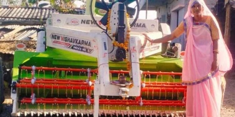 इंदौर की किसान दीदी ने जगाई पराली नहीं जलाने की अलख, 600 बीघा खेत बचाए