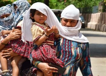 एमपी में भीषण गर्मी से परेशान बच्चों के लिए स्कूलों की छुट्टी का प्रस्ताव, कलेक्टर की मंजूरी का इंतजार!