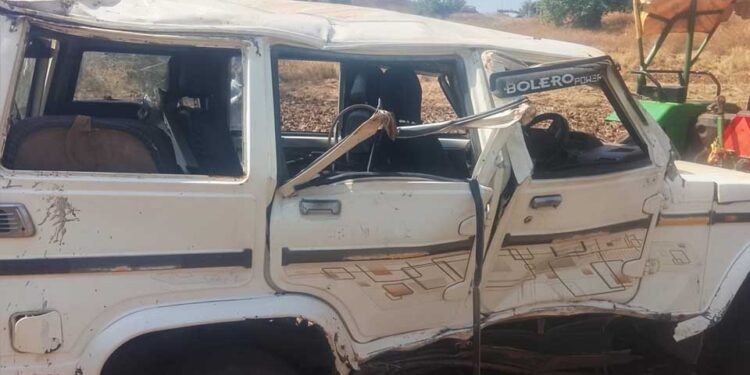 डिवाइडर में टकराई तेज रफ्तार बोलेरो दो घायल, चार को आई गंभीर चोटें