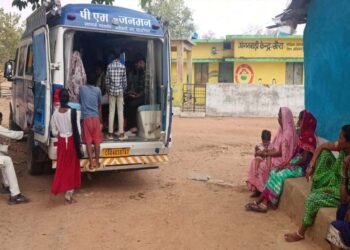 ​वनांचलों की ‘संजीवनी’ बनी मोबाइल मेडिकल यूनिट: साढ़े तीन माह में 2000 से अधिक ग्रामीणों का हुआ निःशुल्क उपचार