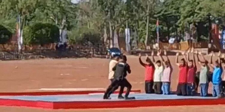 भोपाल में लाल परेड ग्राउंड पर NSG कमांडो ने दिखाया पावर शॉ