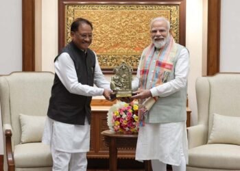 बस्तर 2.0 की शुरुआत: मुख्यमंत्री साय ने पीएम मोदी को दिया आमंत्रण, विकास का ब्लूप्रिंट सौंपा