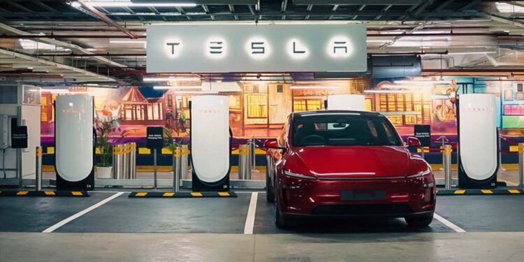 TESLA ने लगाया नया सुपरचार्जर, अब 15 मिनट में चार्ज होगी इलेक्ट्रिक कार