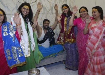 केरला स्टोरी-2 और साउथ इंडियन फिल्म की एक्ट्रेस महाकाल पहुंची, कई सितारों ने किए दर्शन