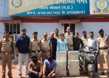 थाना अयोध्यानगर पुलिस ने 02 शराब  तस्करो को 10 पेटी  अग्रेजी शराब के साथ  किया गिरफ्तार, रायसेन, विदिशा जिले से लाकर कर रहे थे भोपाल में शराब तस्करी।