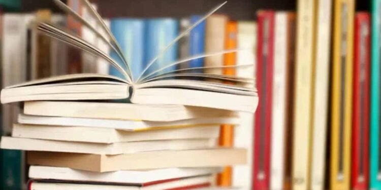 निजी स्कूलों की मनमानी खत्म: SCERT की मुफ्त किताबें देने का आदेश