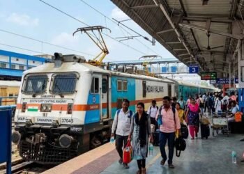 महाराष्ट्र से बंगाल तक 11 स्पेशल ट्रेनें, 1.5 लाख यात्रियों को कंफर्म सीट की बड़ी राहत