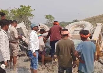 कोरबा हादसा: राखड़ बांध फूटा, जेसीबी ऑपरेटर की मौत; 3 मजदूरों का रेस्क्यू कर बचाई जान