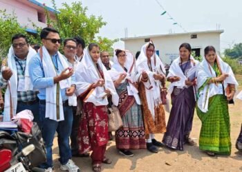 तहसीलदार का अनोखा स्वागत: प्रगणकों को दिए प्याज-टॉवेल, लौटने पर मिलेगा नींबू शरबत