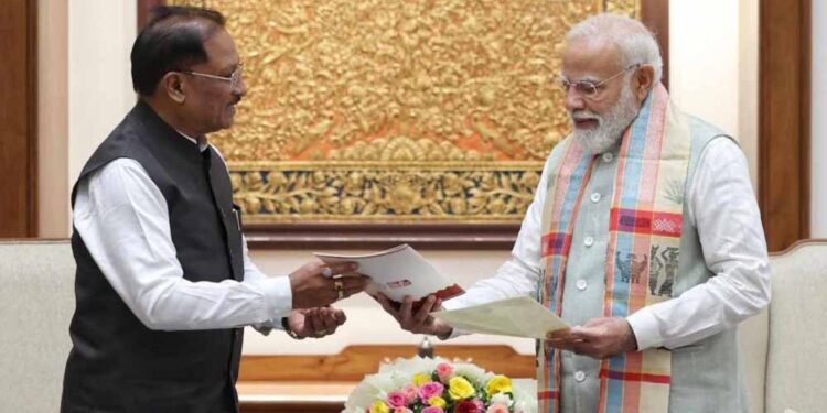 दिल्ली दौरे से लौटे सीएम साय, नक्सलवाद खत्म करने की पहल पर PM का जताया आभार