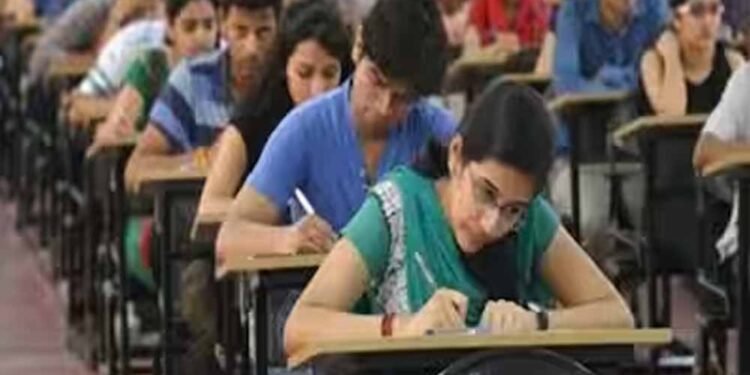 दुर्ग में पेपर विवाद के बाद बड़ा फैसला: इंग्लिश प्रश्न पत्र निरस्त, 30 अप्रैल को दोबारा परीक्षा