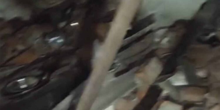 कोरबा में देर रात हादसा: निर्माणाधीन मकान की दीवार गिरी, दंपति और मासूम मलबे में दबकर घायल