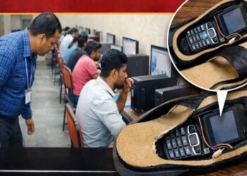 JEE Mains में ‘मुन्नाभाई’ पकड़ा गया: चप्पल में मोबाइल छिपाकर पहुंचा छात्र