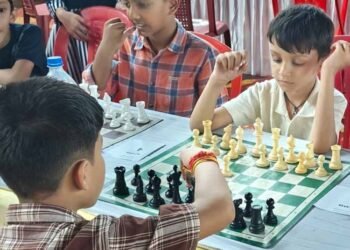 नक्सलगढ़ के युवा चमके: शतरंज में अंडर-15 में मयंक, अंडर-11 में अयांश ने जीता खिताब