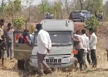 छतरपुर के डायल-112 हीरोज पिकअप पलटने से घायल 08 व्यक्तियों को त्वरित सहायता से पहुँचाया अस्पताल