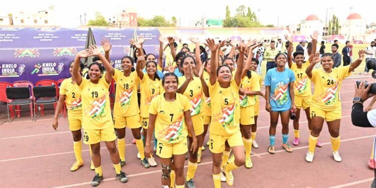 महिला फुटबॉल में छत्तीसगढ़ का शानदार प्रदर्शन, झारखंड को हराकर जीता स्वर्ण पदक