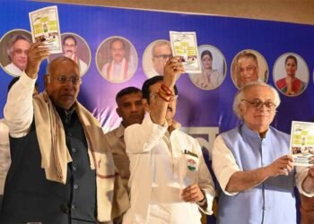 बंगाल में कांग्रेस का बड़ा दांव: महिलाओं को ₹2000 महीना, किसानों को ₹15,000 सालाना—घोषणापत्र में और क्या?