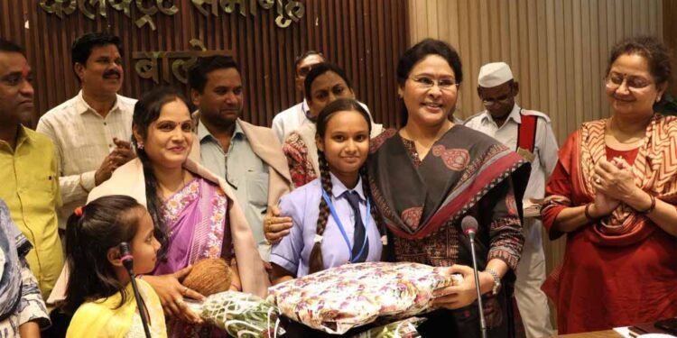 इसरो के यंग साइंटिस्ट प्रोग्राम में चयनित होने वाली हिमांशी साहू का कलेक्टर ने किया सम्मान इसरो के यंग साइंटिस्ट प्रोग्राम