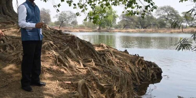 जिला प्रशासन की अनूठी पहल, नहरों के पानी से लबालब हुए 450 तालाब