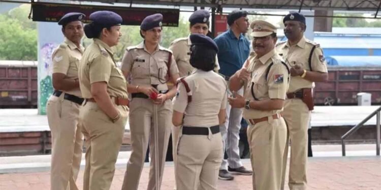 RPF भोपाल रेल मंडल की मानवता की मिसाल: ‘ऑपरेशन नन्हे फरिश्ते’ से 720 बच्चों को परिवार से मिलाया, 33 लोगों की जान बचाई