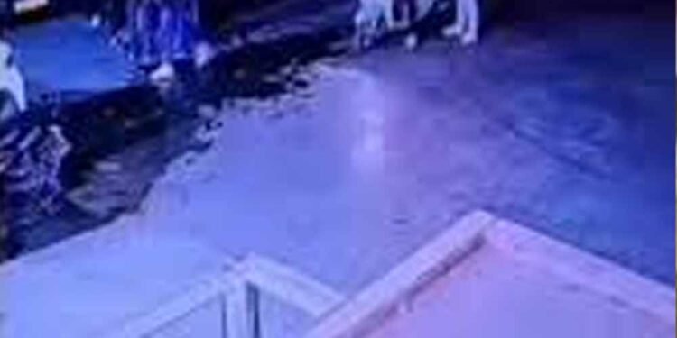 Shyamla Hills में घर में घुसकर तोड़फोड़, महिला से मारपीट कर फरार हुए आरोपी