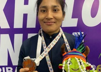 कुश्ती सीखने के लिए स्विमिंग पूल में जॉब करने वाली देबी डायमारी की मेहनत लाई रंग, खेलो इंडिया ट्राइबल गेम्स में जीता रजत