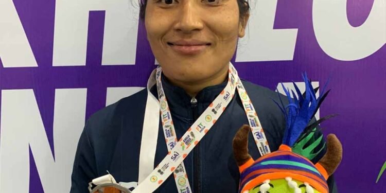 कुश्ती सीखने के लिए स्विमिंग पूल में जॉब करने वाली देबी डायमारी की मेहनत लाई रंग, खेलो इंडिया ट्राइबल गेम्स में जीता रजत